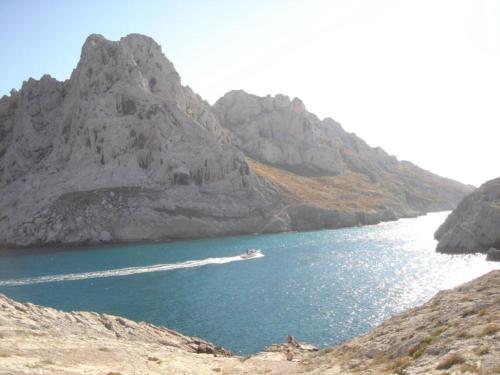 Calanques Marseille-min