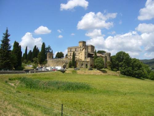 Lourmarin.castle-min